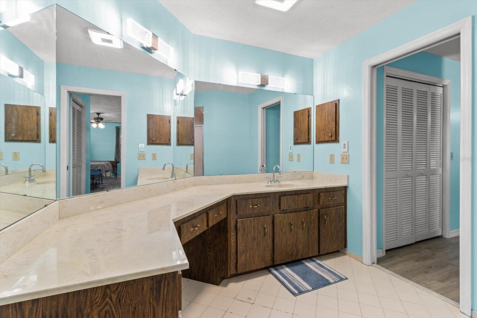 Listing photo id 5 for 3499 Stroud Terrace