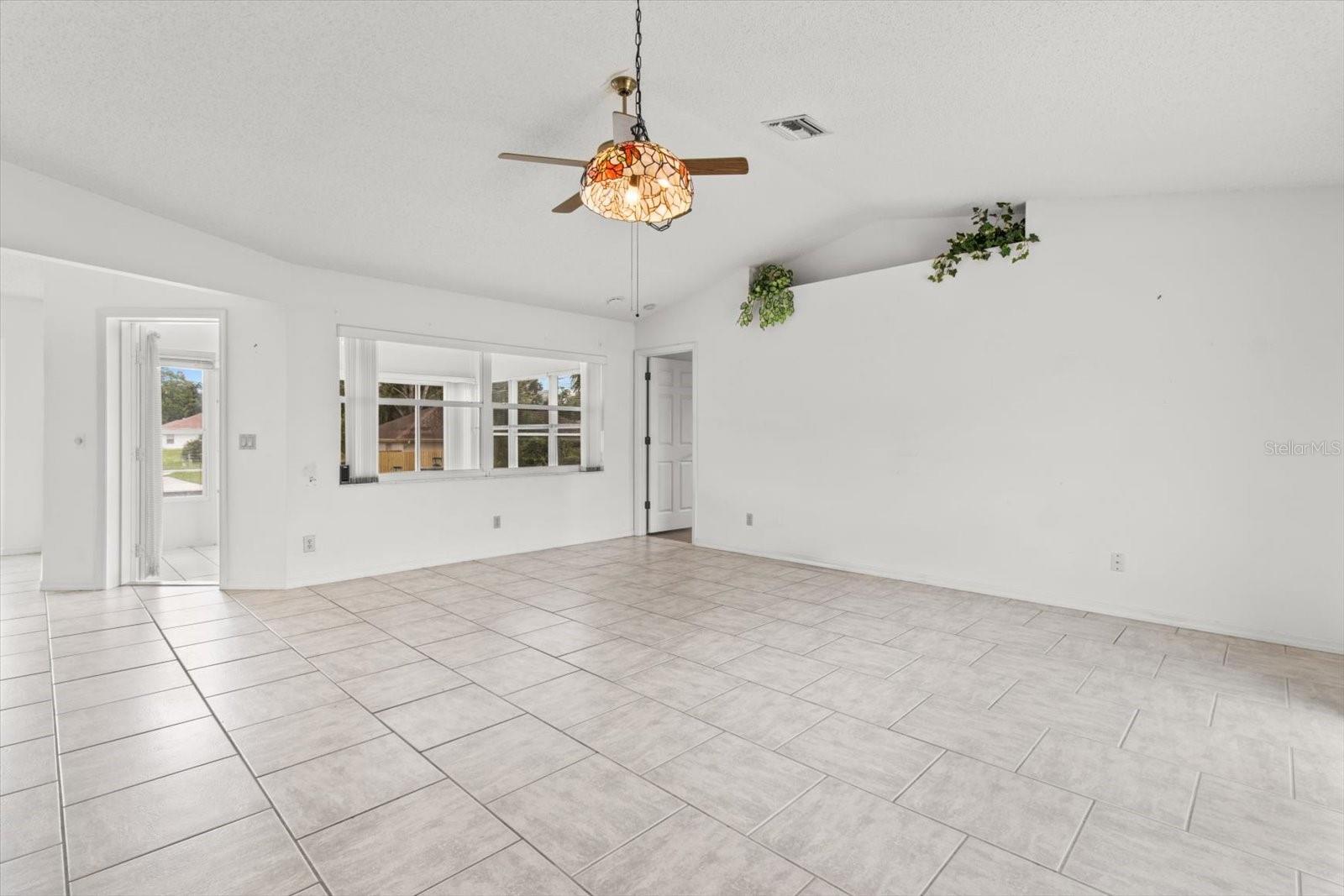 Listing photo id 8 for 3111 Blackmountain Drive