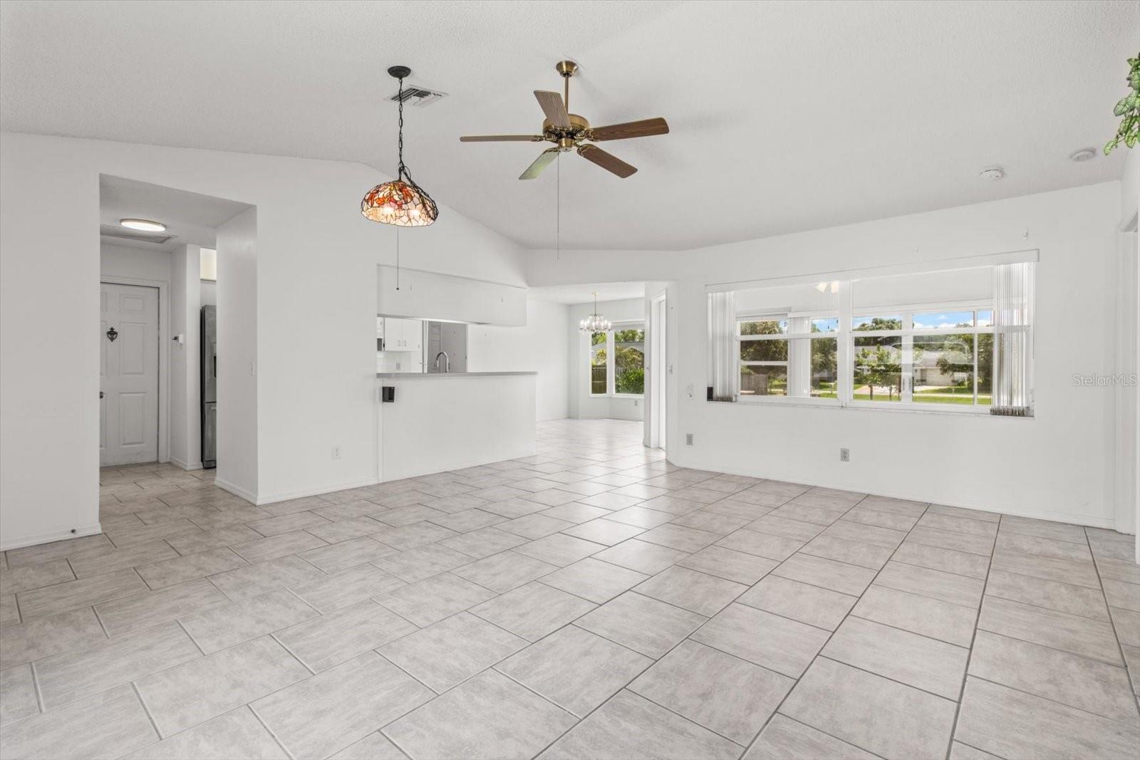Listing photo id 9 for 3111 Blackmountain Drive