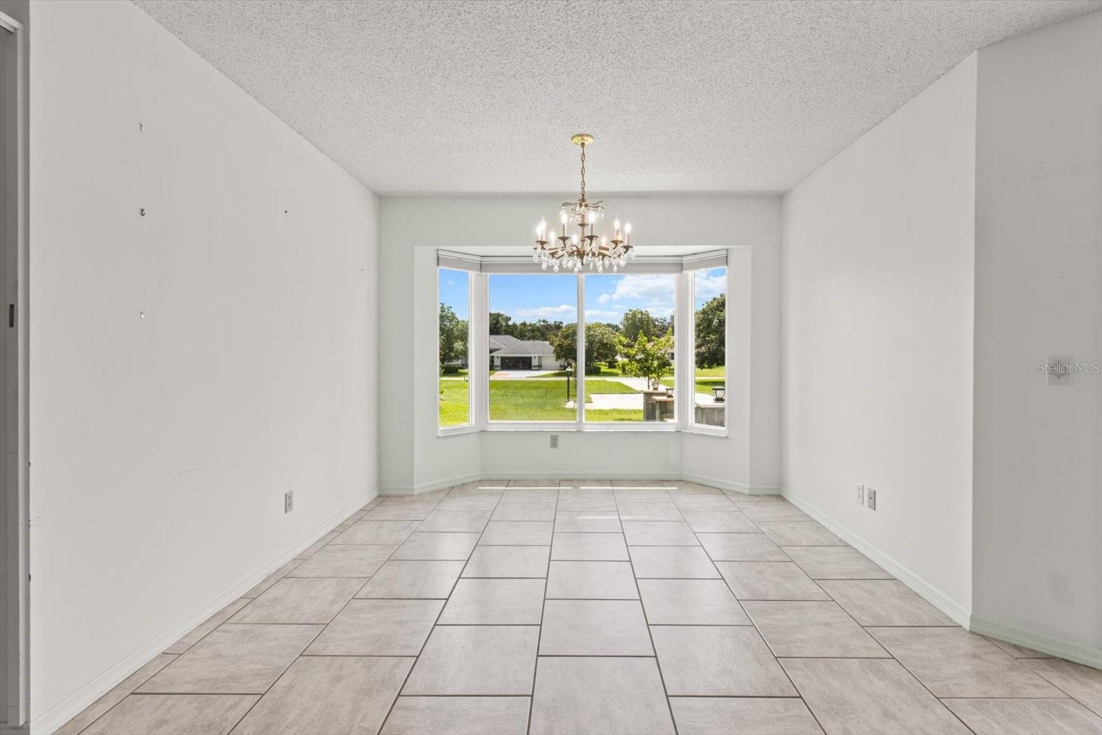 Listing photo id 10 for 3111 Blackmountain Drive
