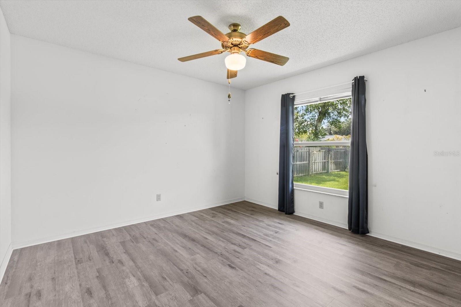 Listing photo id 19 for 3111 Blackmountain Drive