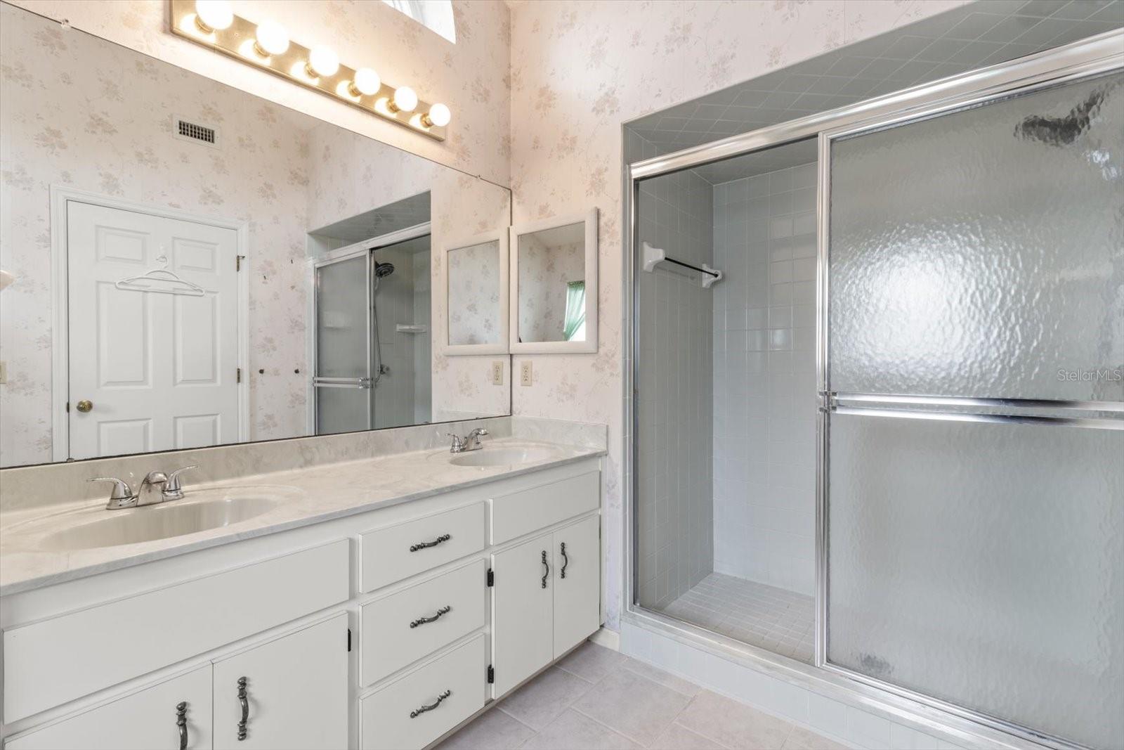 Listing photo id 25 for 3111 Blackmountain Drive