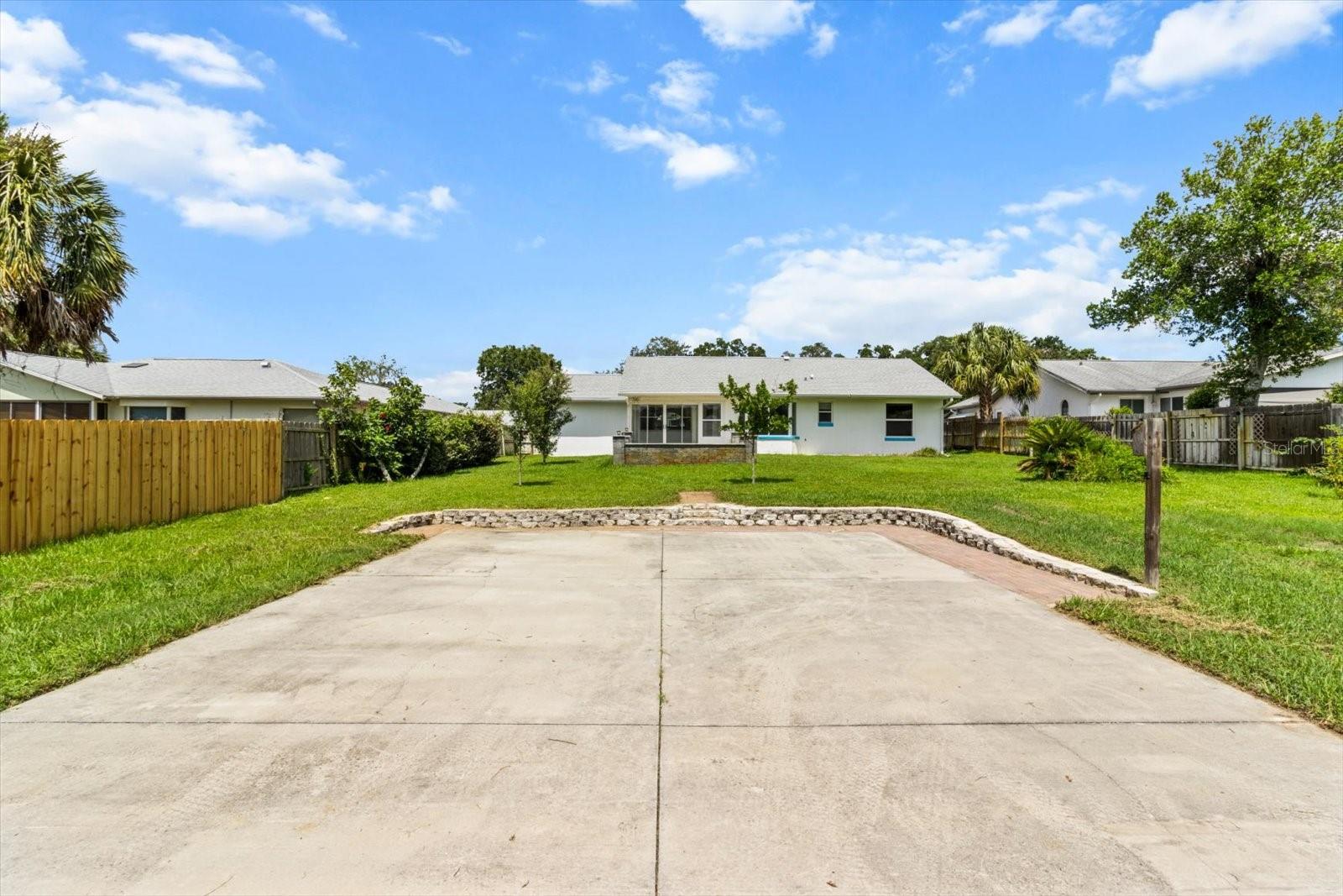 Listing photo id 33 for 3111 Blackmountain Drive