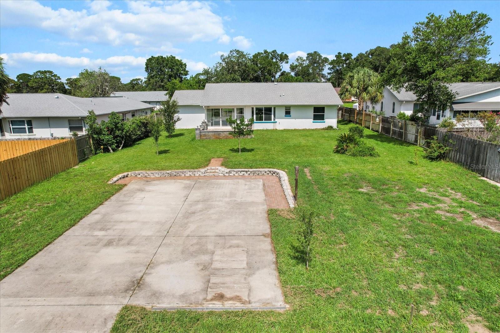 Listing photo id 37 for 3111 Blackmountain Drive