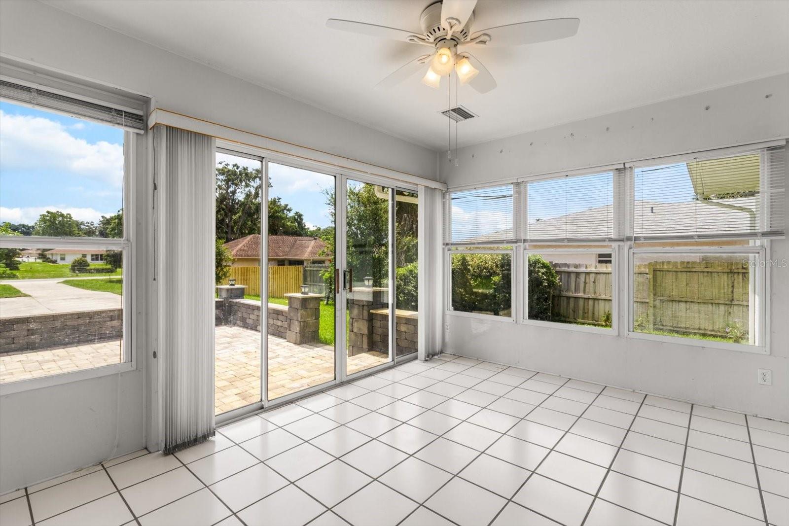 Listing photo id 4 for 3111 Blackmountain Drive