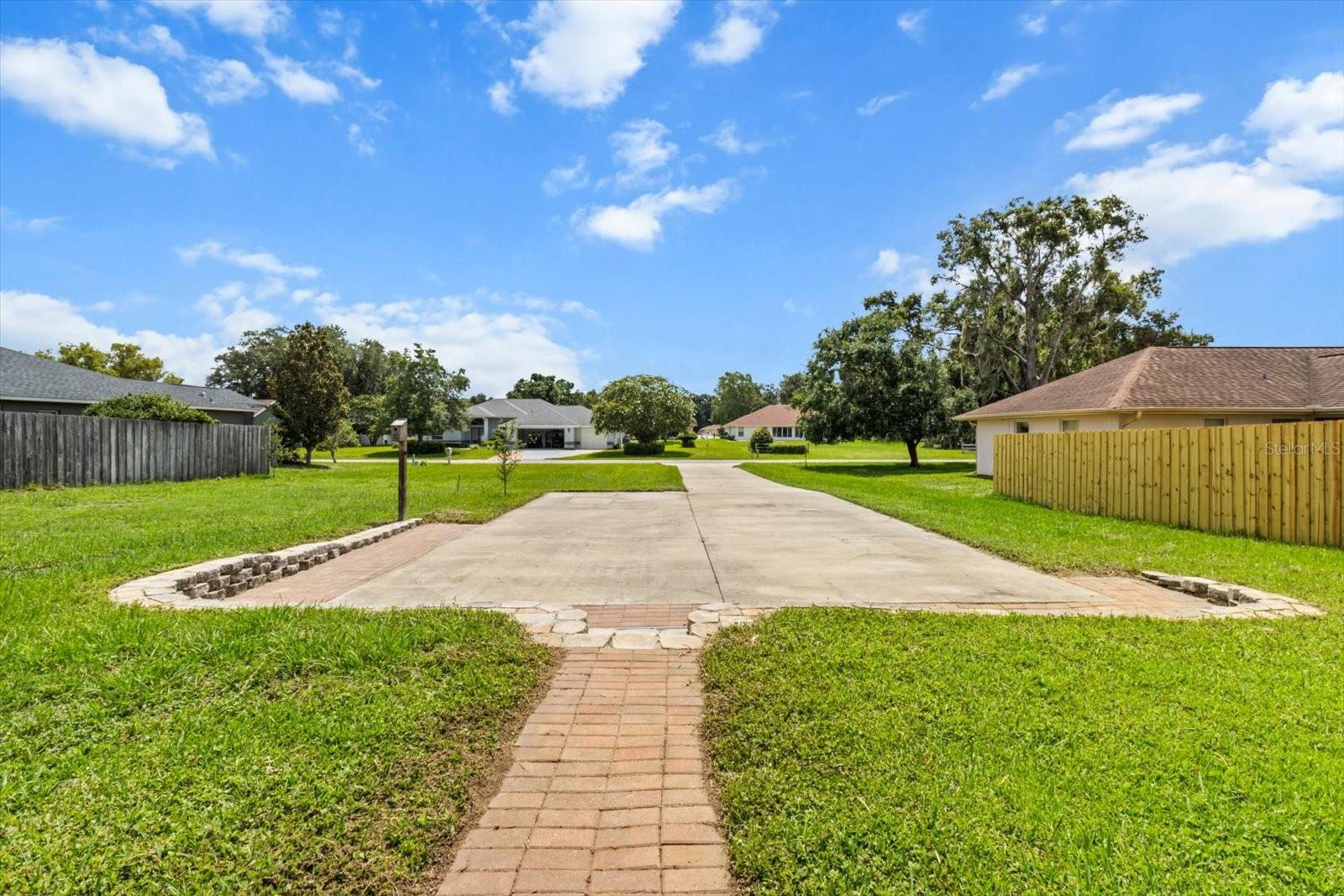 Listing photo id 6 for 3111 Blackmountain Drive