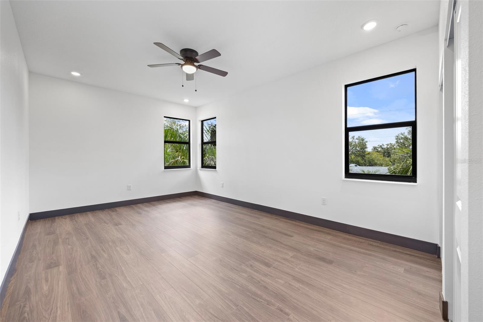 Listing photo id 12 for 8421 Marlanas Place