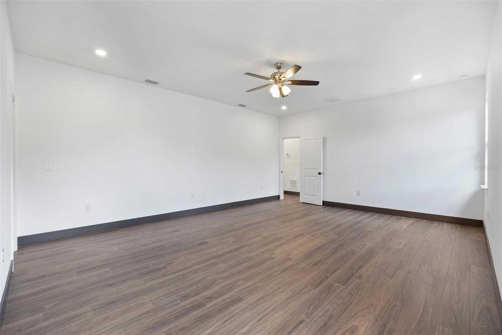 Listing photo id 14 for 8421 Marlanas Place