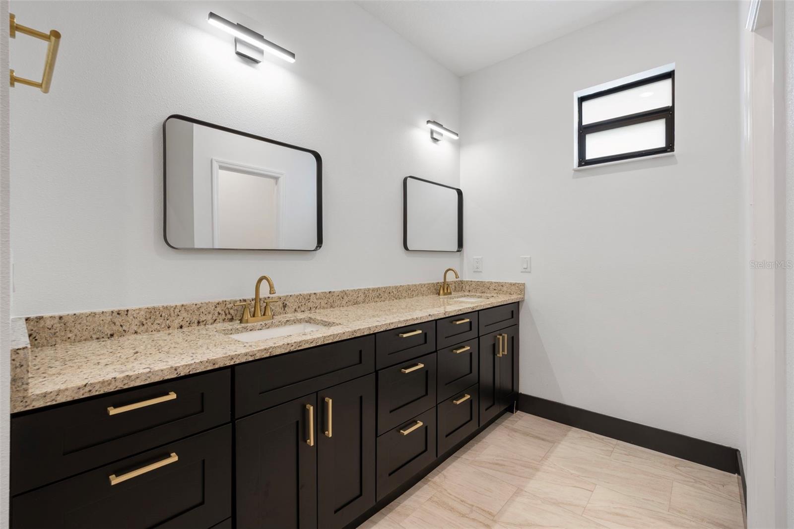 Listing photo id 15 for 8421 Marlanas Place