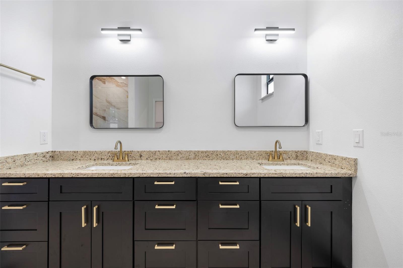 Listing photo id 17 for 8421 Marlanas Place