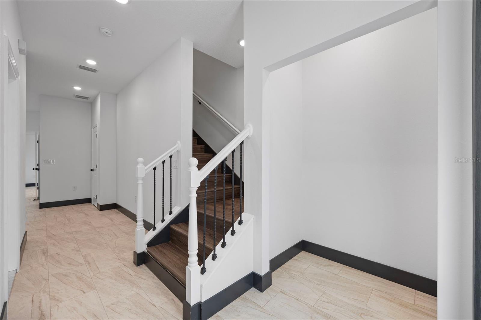 Listing photo id 3 for 8421 Marlanas Place