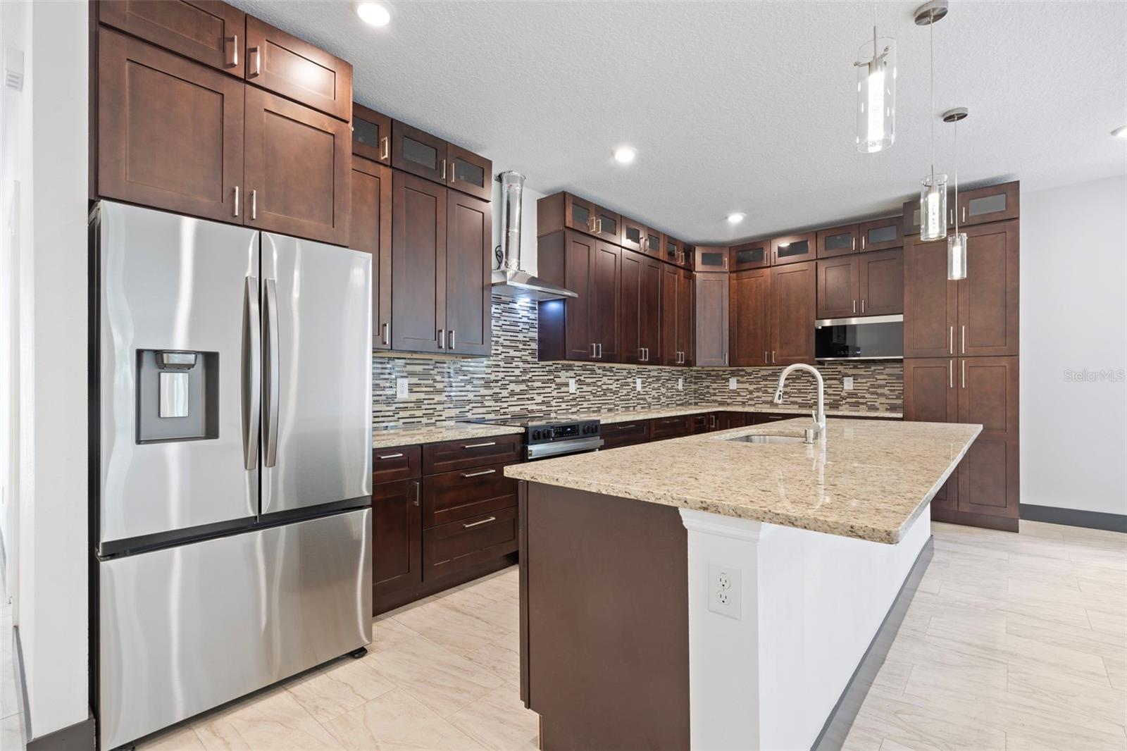 Listing photo id 5 for 8421 Marlanas Place