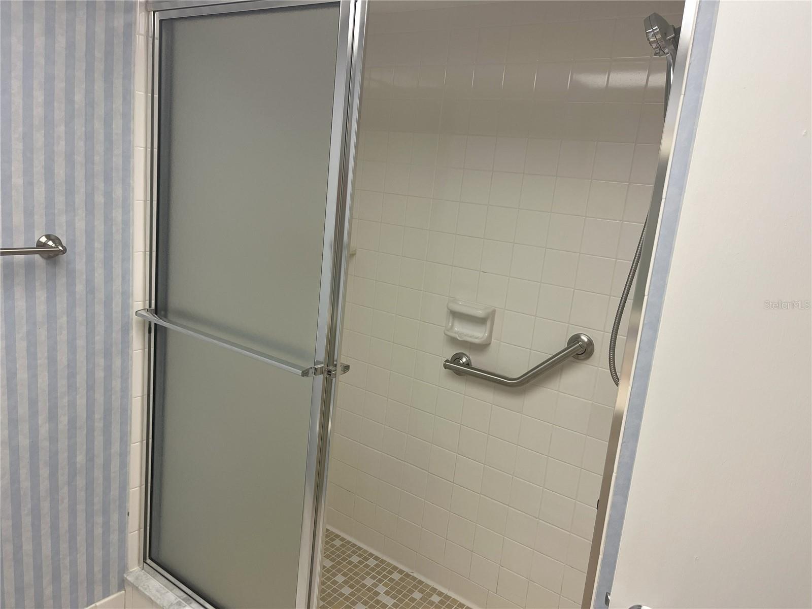 Listing photo id 15 for 11200 102nd Avenue 64