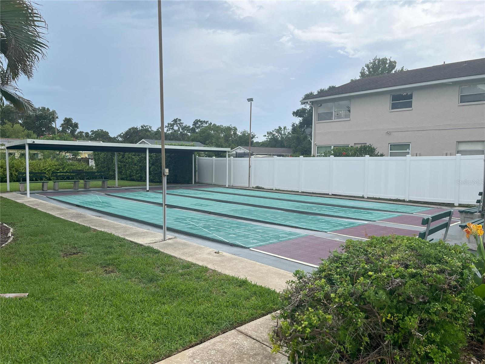Listing photo id 18 for 11200 102nd Avenue 64