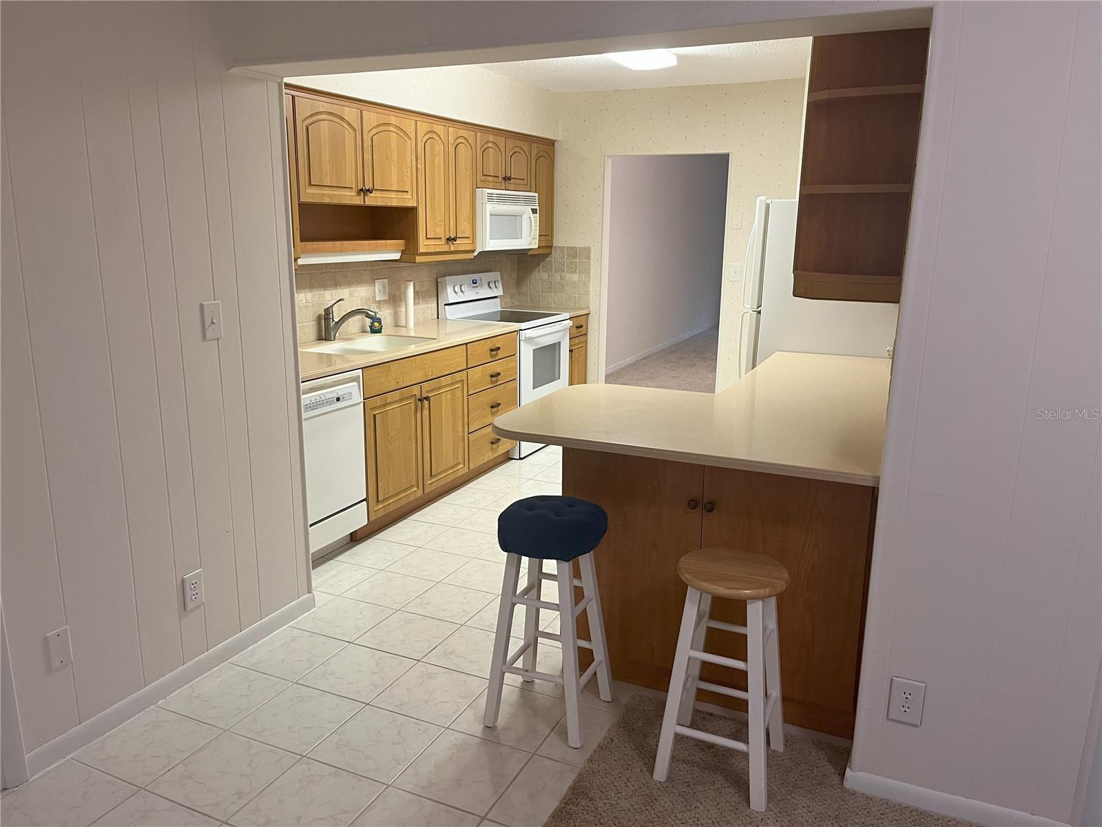Listing photo id 3 for 11200 102nd Avenue 64
