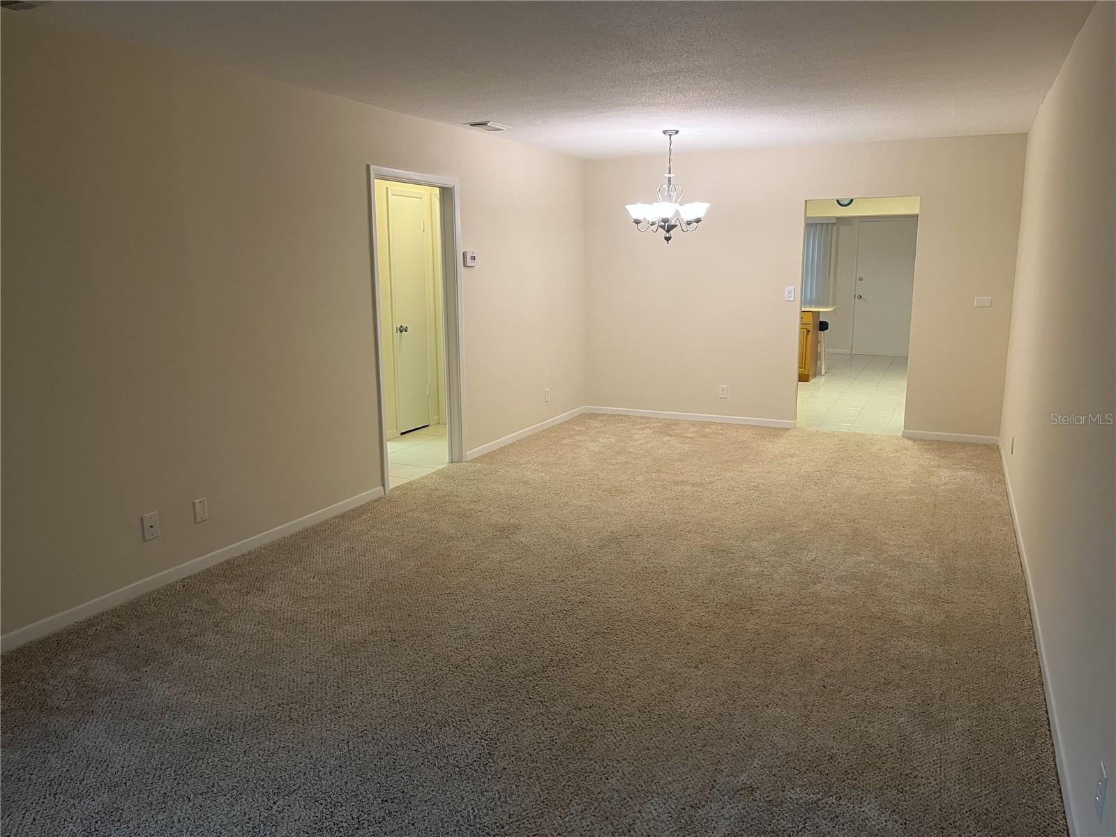 Listing photo id 5 for 11200 102nd Avenue 64