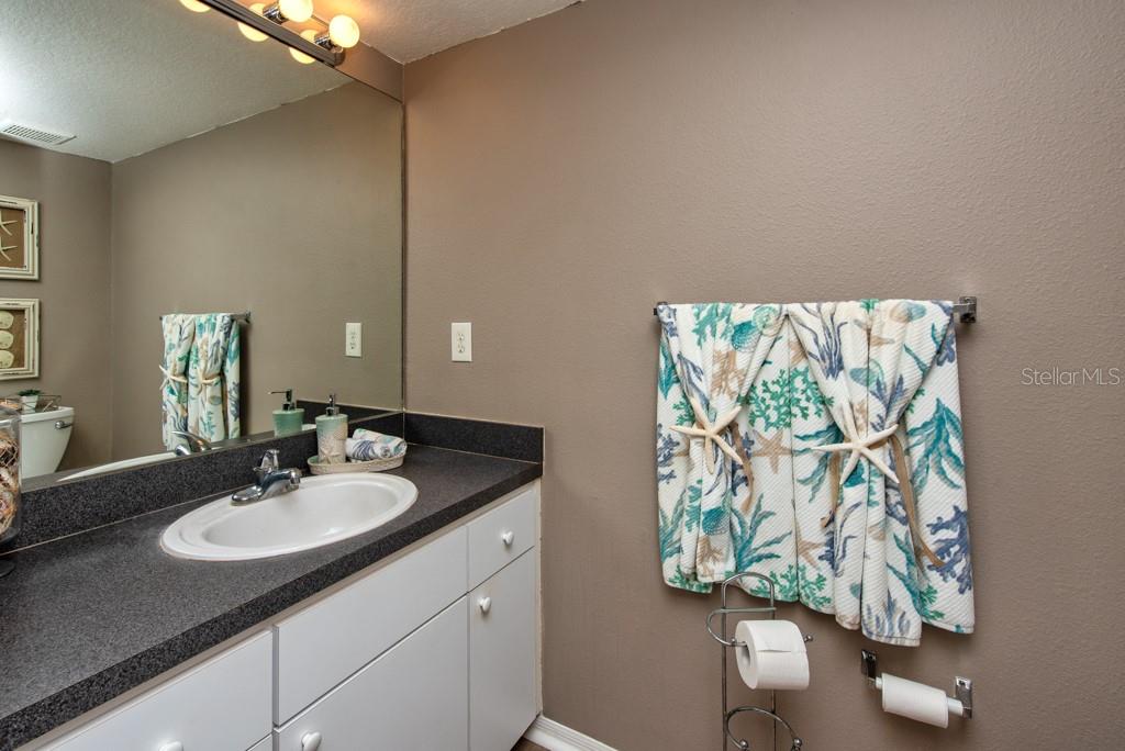 Image 14 of 37 For 12498 143rd Street
