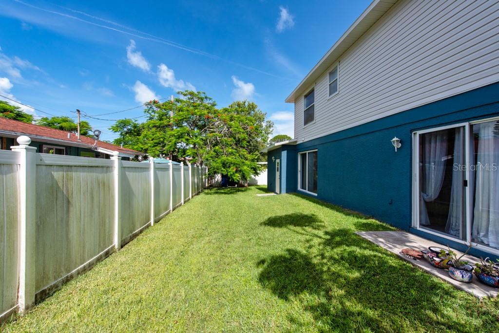 Image 23 of 37 For 12498 143rd Street