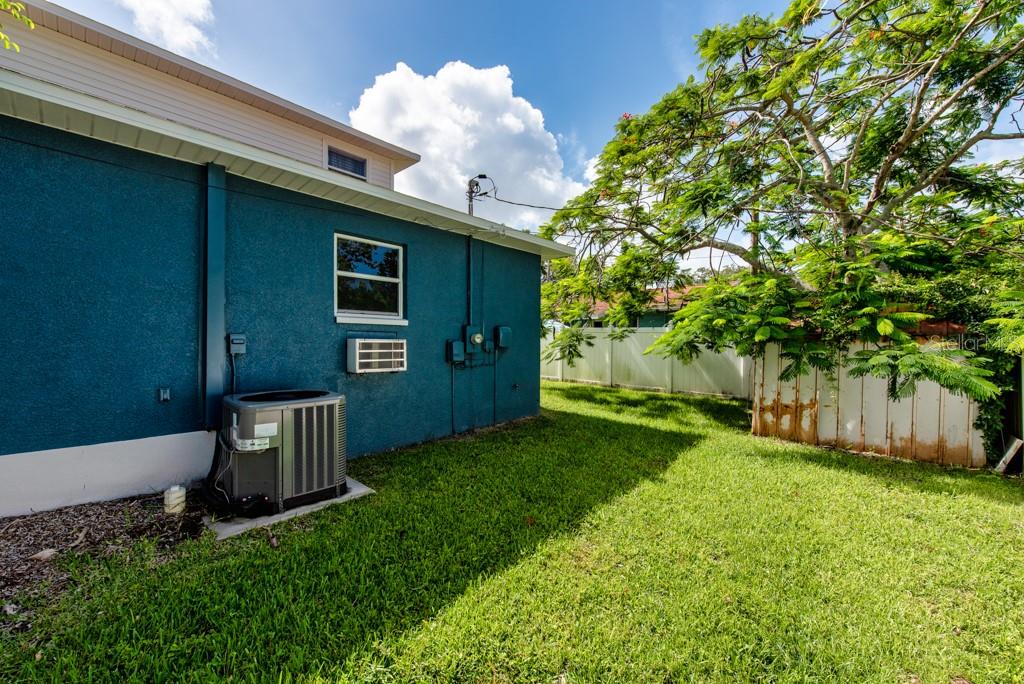 Image 26 of 37 For 12498 143rd Street