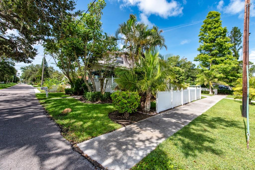 Image 28 of 37 For 12498 143rd Street