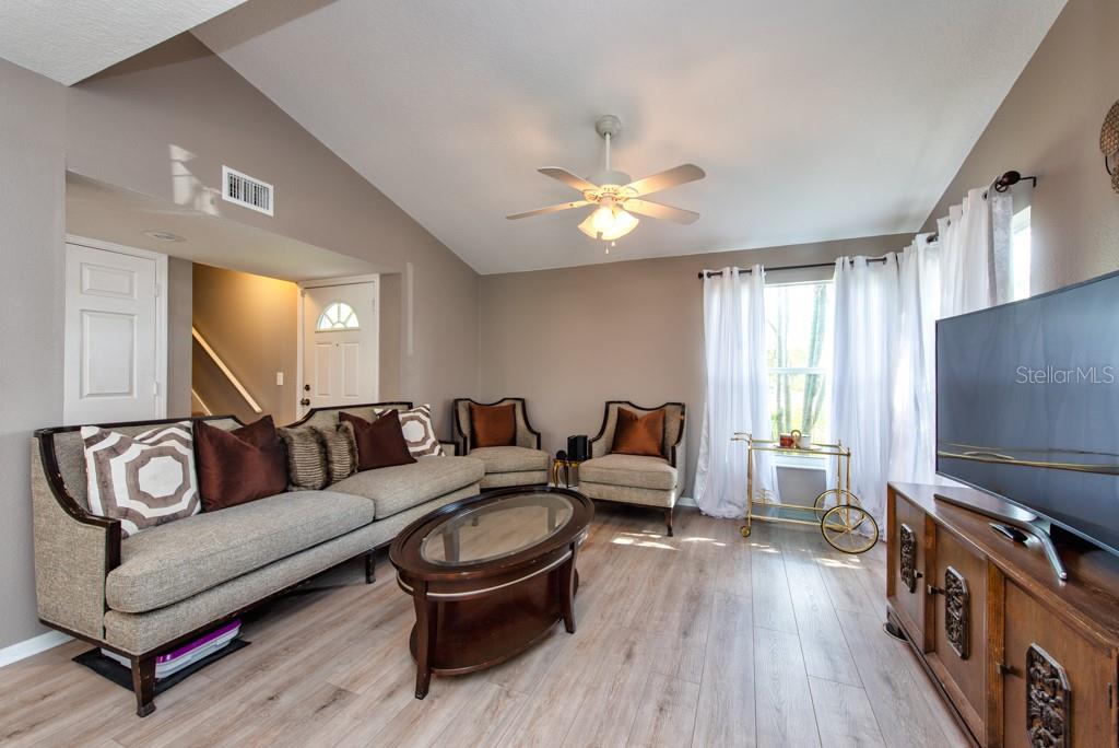 Image 4 of 37 For 12498 143rd Street