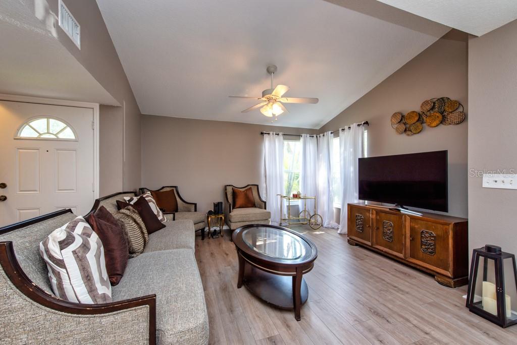 Image 5 of 37 For 12498 143rd Street