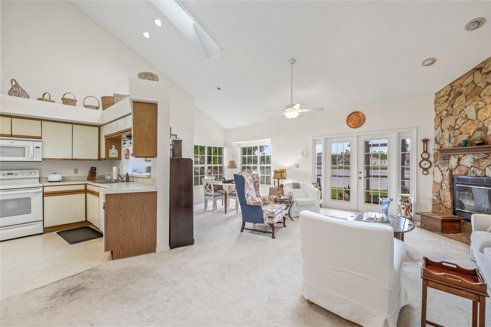 Image 17 of 47 For 699 Malta Court Ne