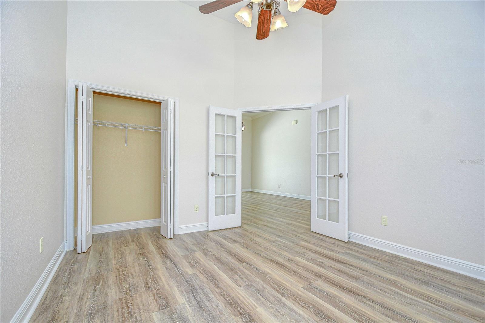 Listing photo id 9 for 918 John Cressler Drive