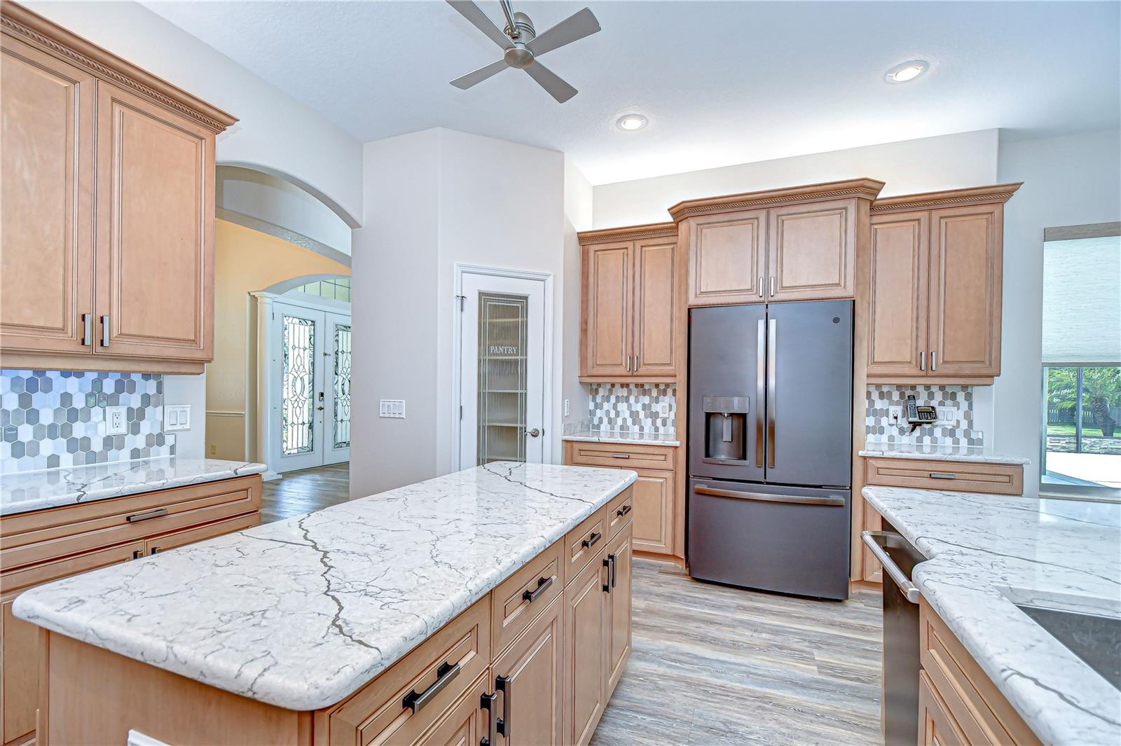 Listing photo id 13 for 918 John Cressler Drive