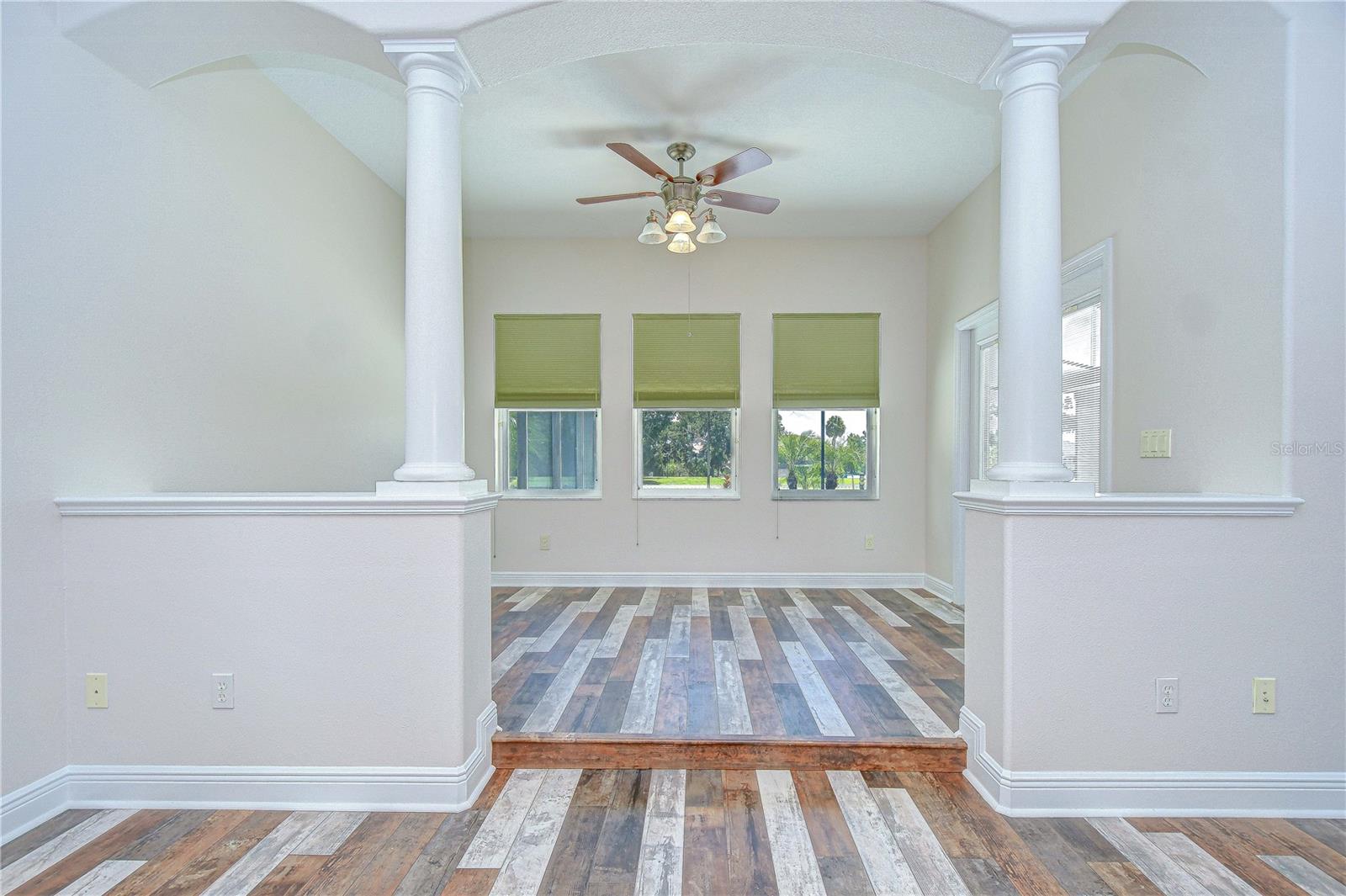 Listing photo id 18 for 918 John Cressler Drive