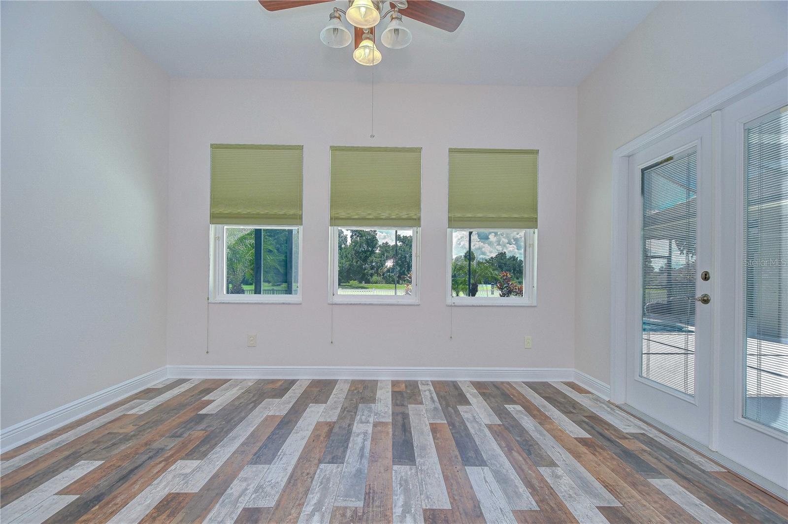 Listing photo id 19 for 918 John Cressler Drive