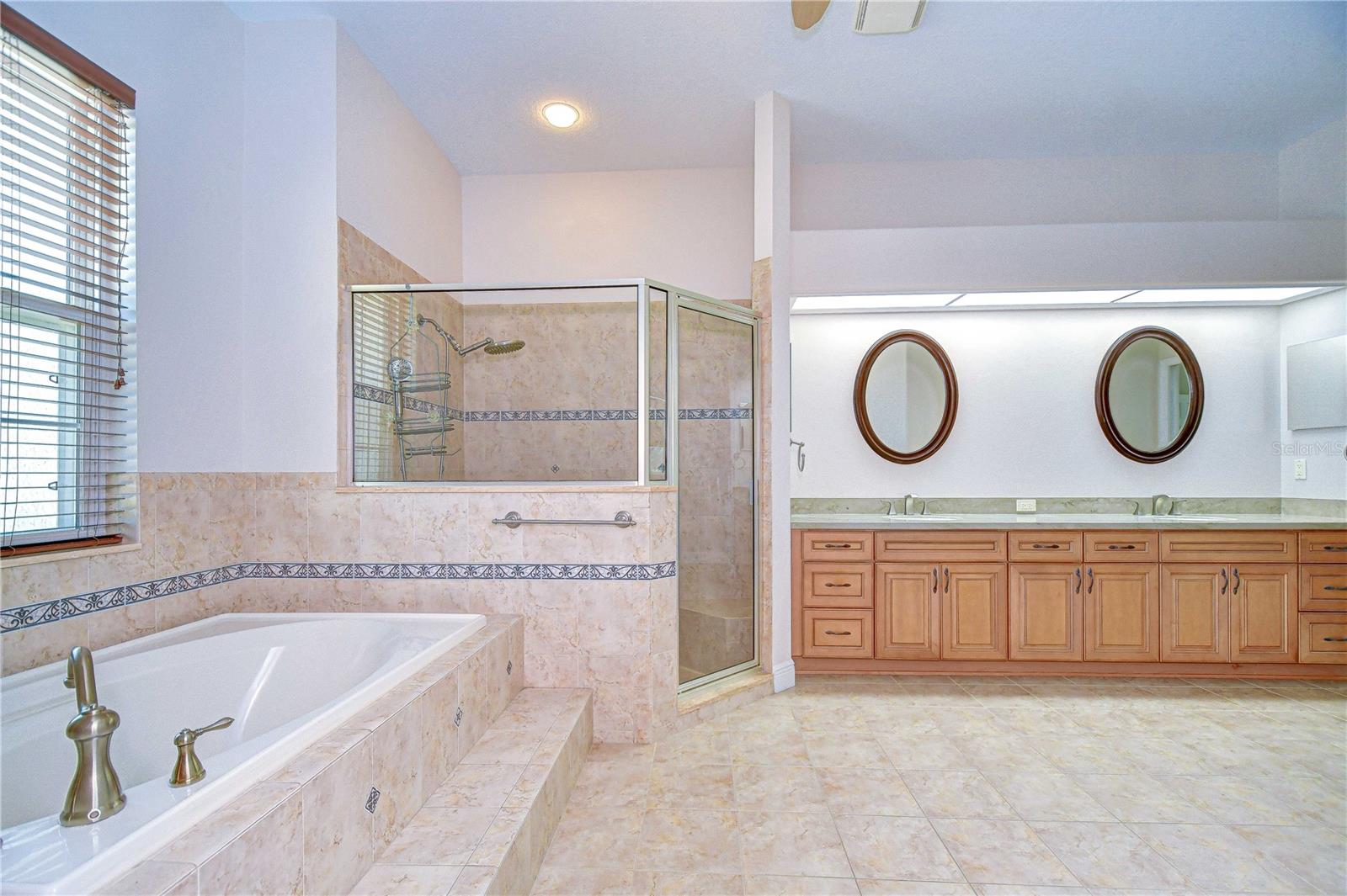 Listing photo id 22 for 918 John Cressler Drive