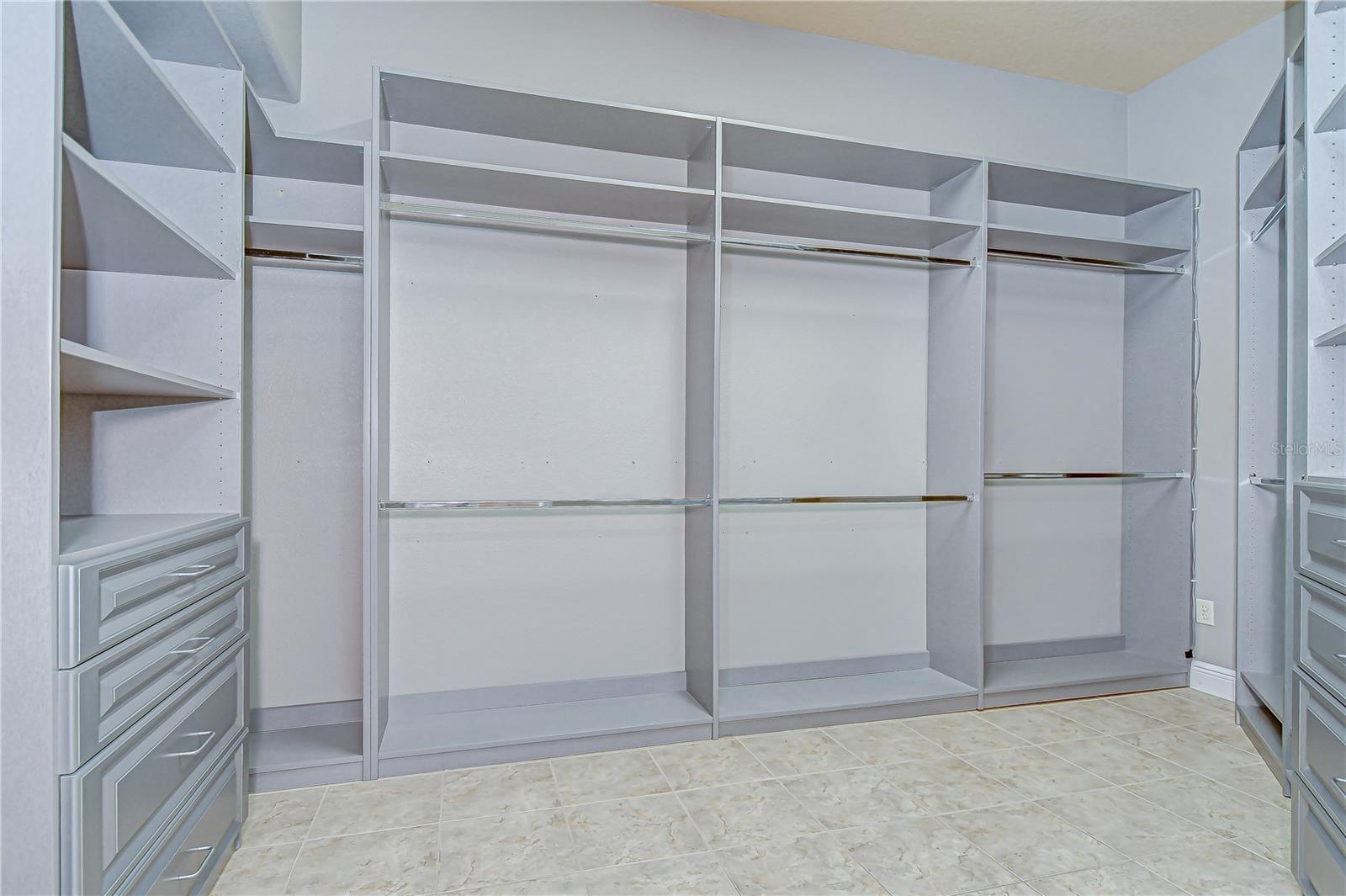 Listing photo id 23 for 918 John Cressler Drive