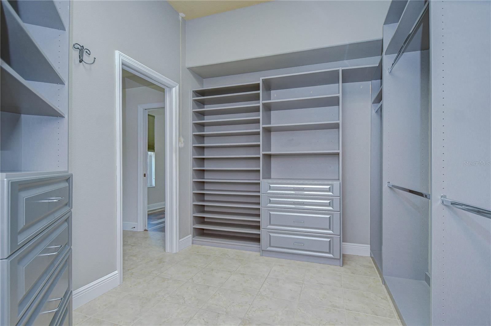 Listing photo id 24 for 918 John Cressler Drive