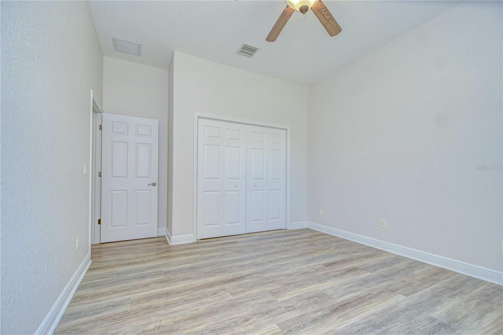 Listing photo id 26 for 918 John Cressler Drive