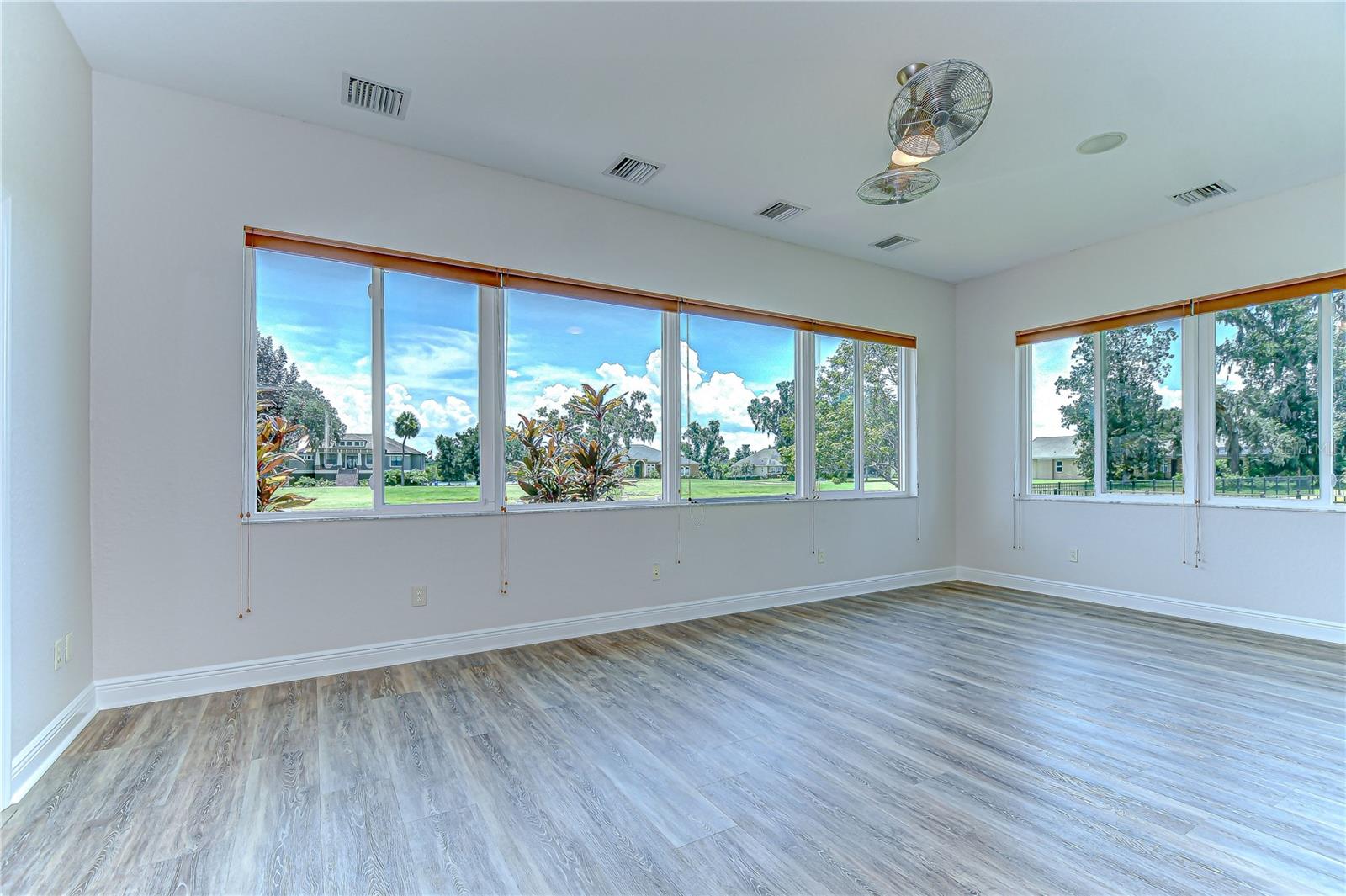 Listing photo id 28 for 918 John Cressler Drive