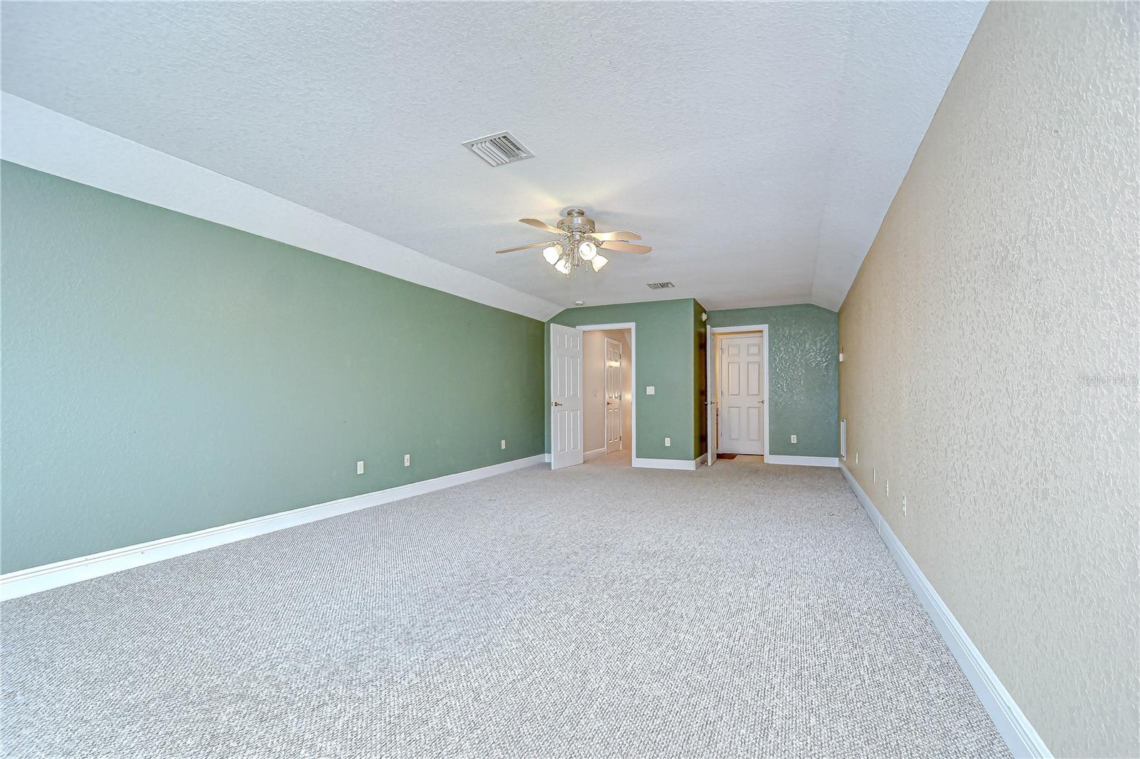 Listing photo id 32 for 918 John Cressler Drive