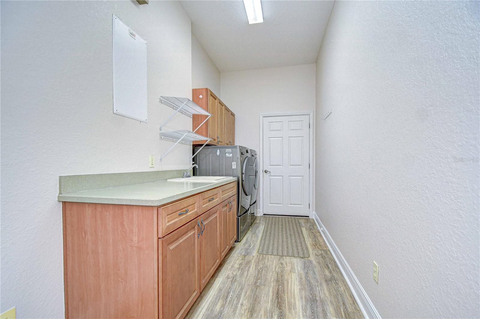 Listing photo id 34 for 918 John Cressler Drive