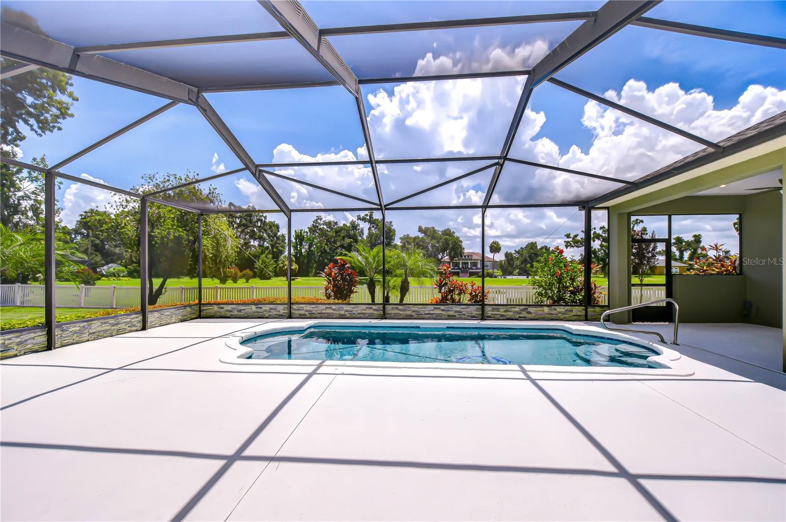 Listing photo id 35 for 918 John Cressler Drive