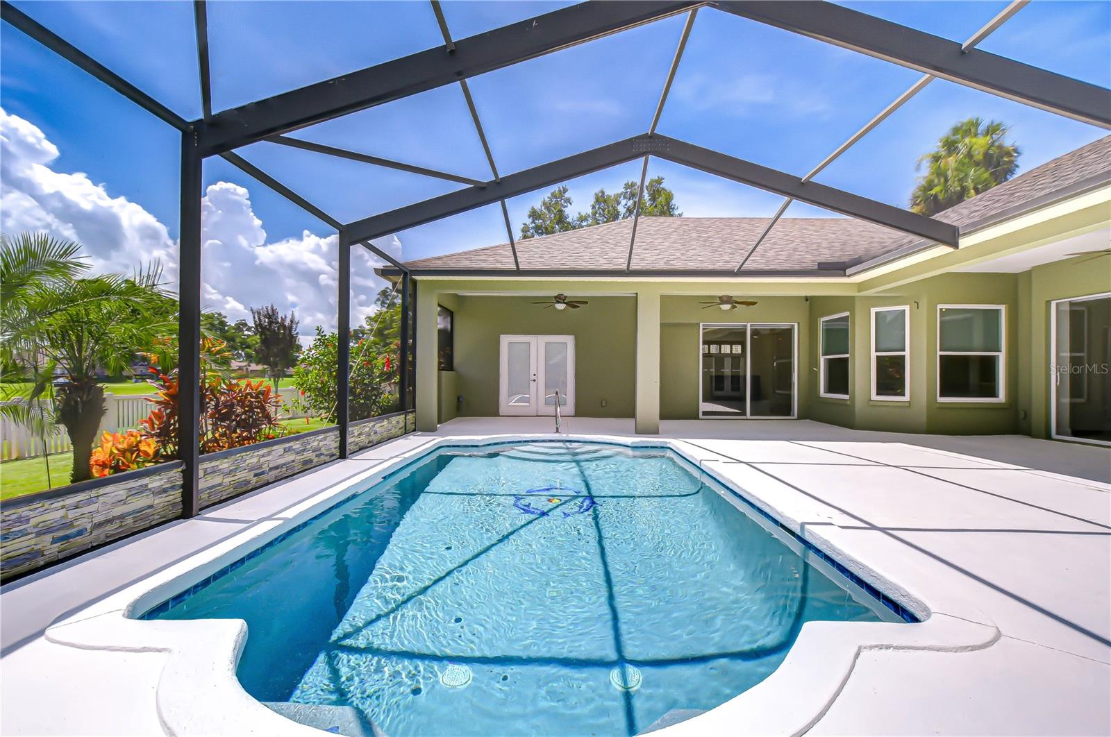 Listing photo id 36 for 918 John Cressler Drive
