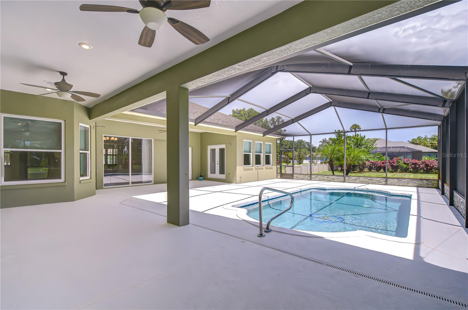 Listing photo id 38 for 918 John Cressler Drive
