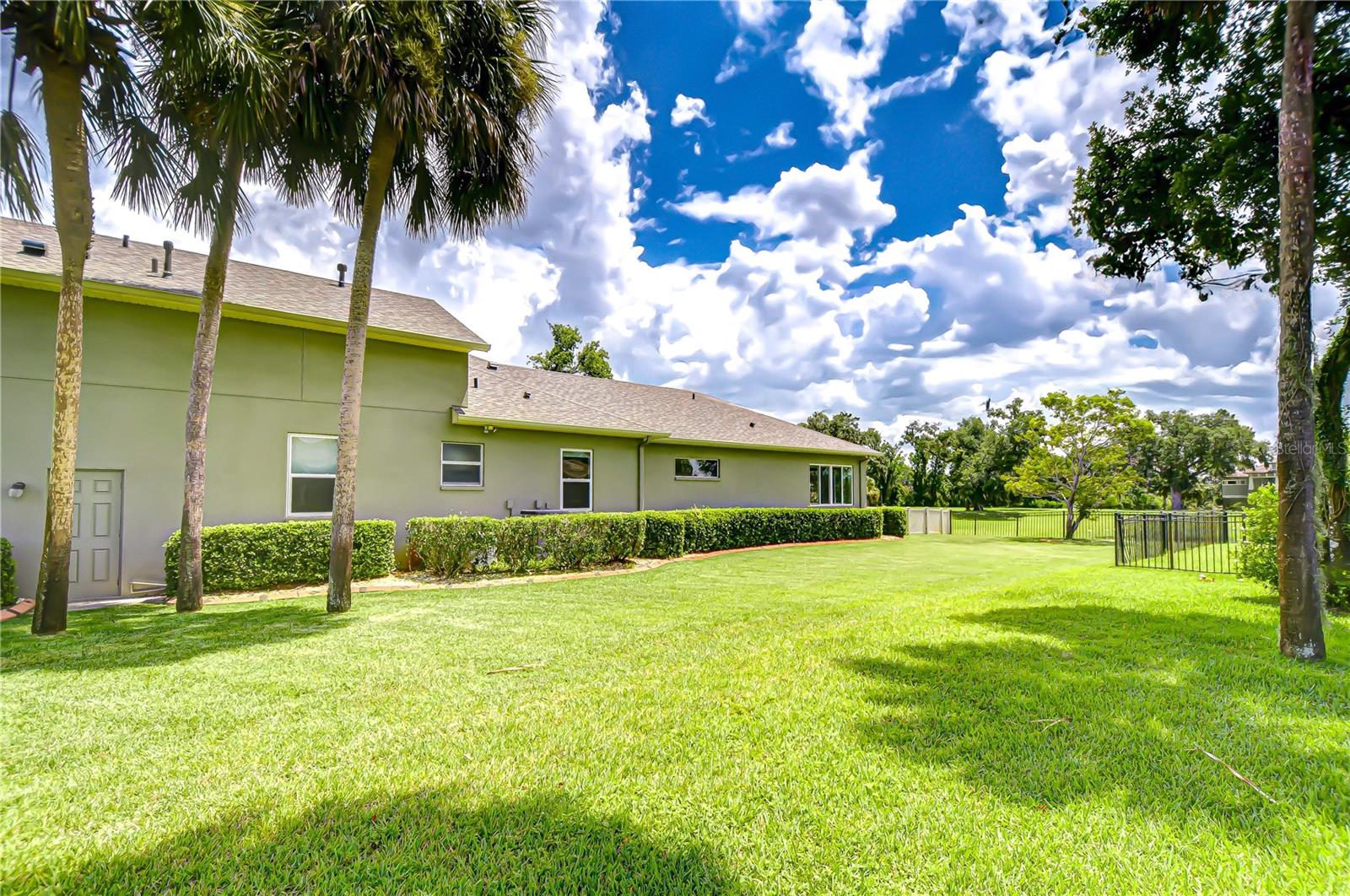 Listing photo id 40 for 918 John Cressler Drive