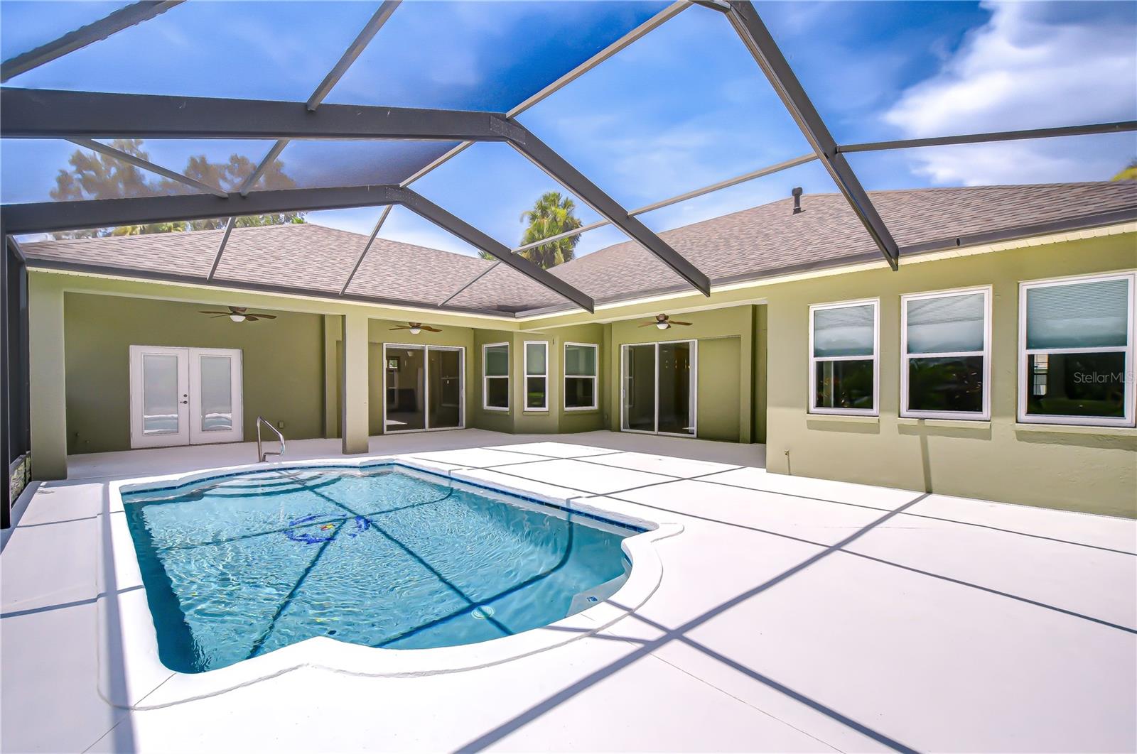 Listing photo id 3 for 918 John Cressler Drive