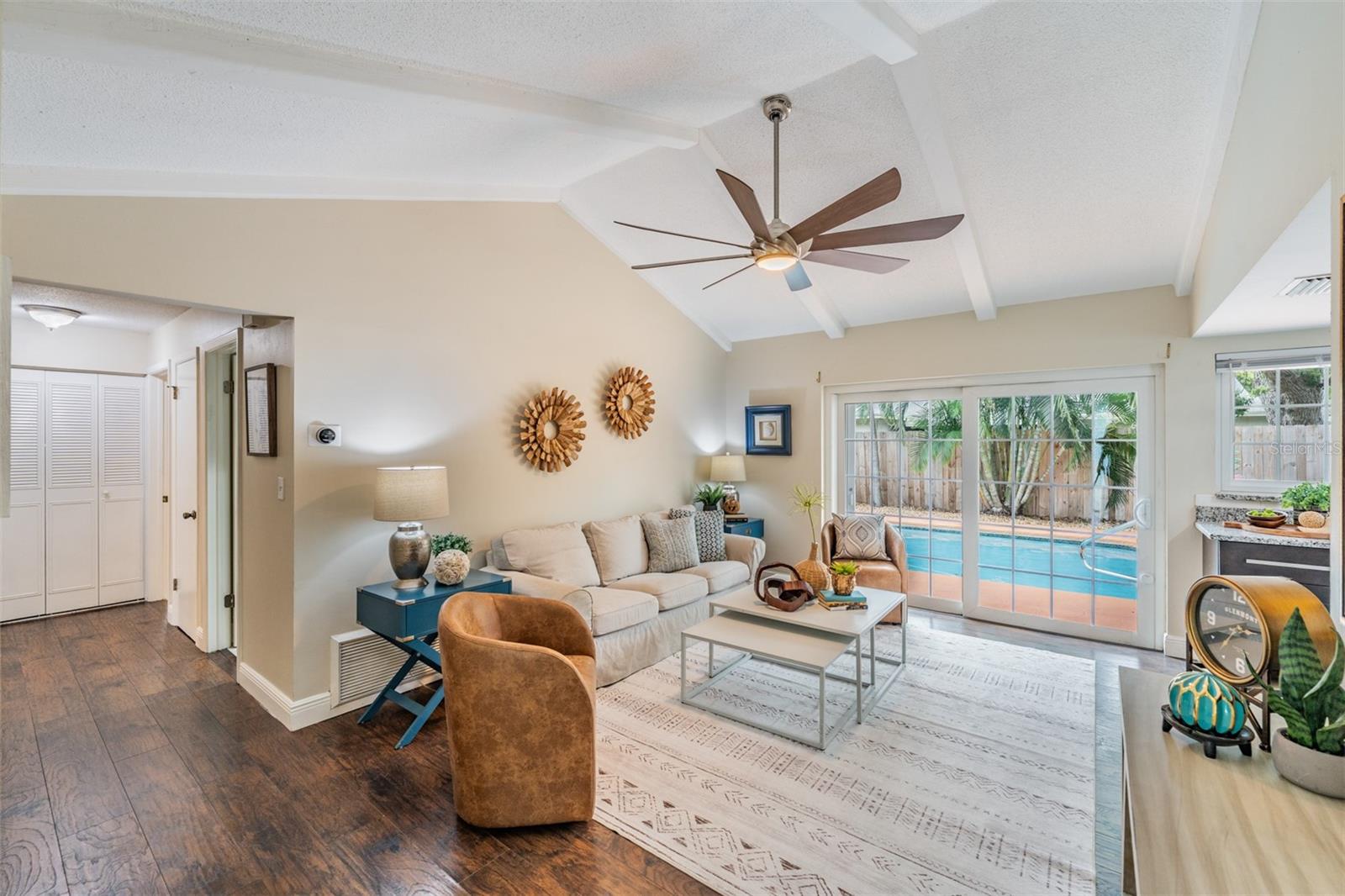 Listing photo id 9 for 13521 Del Prado Drive S