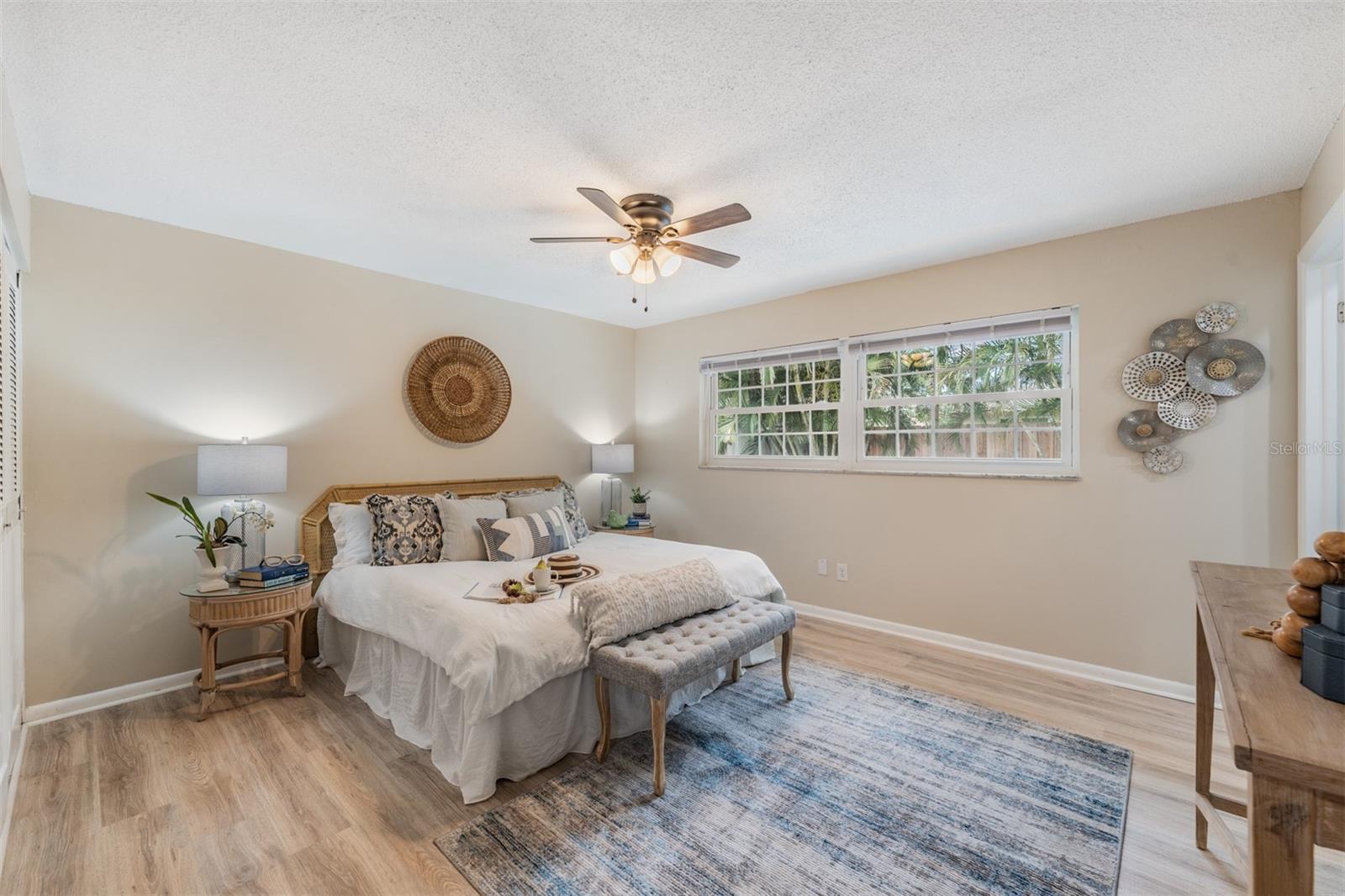 Listing photo id 12 for 13521 Del Prado Drive S