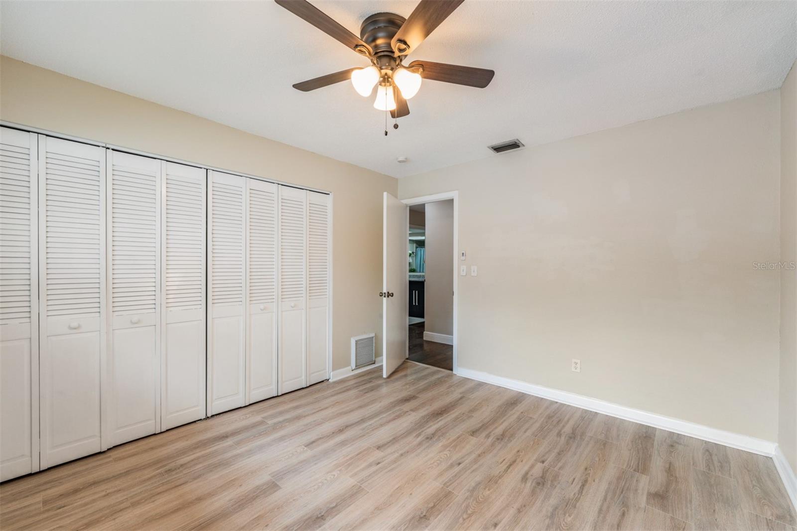 Listing photo id 15 for 13521 Del Prado Drive S