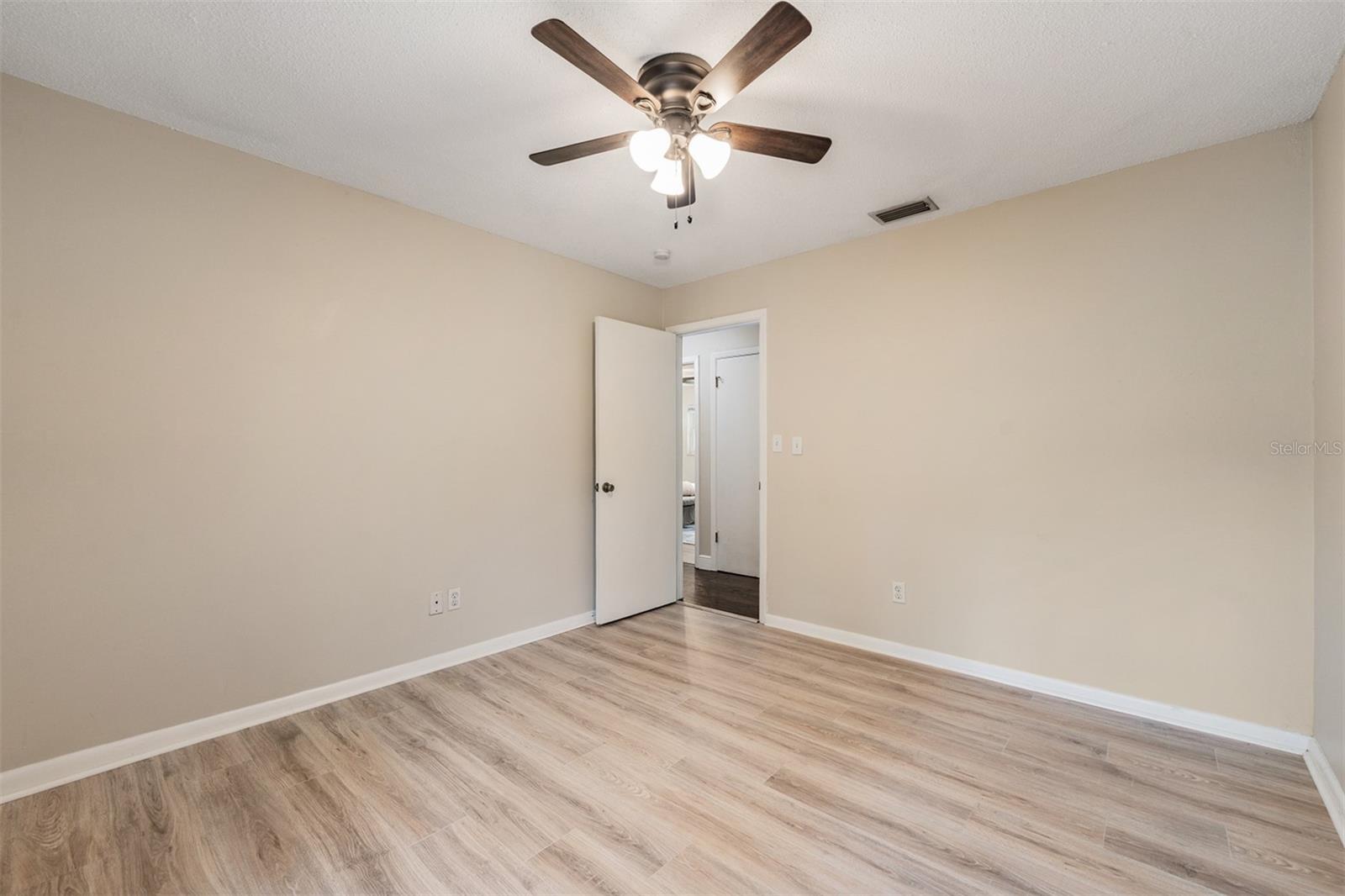 Listing photo id 18 for 13521 Del Prado Drive S