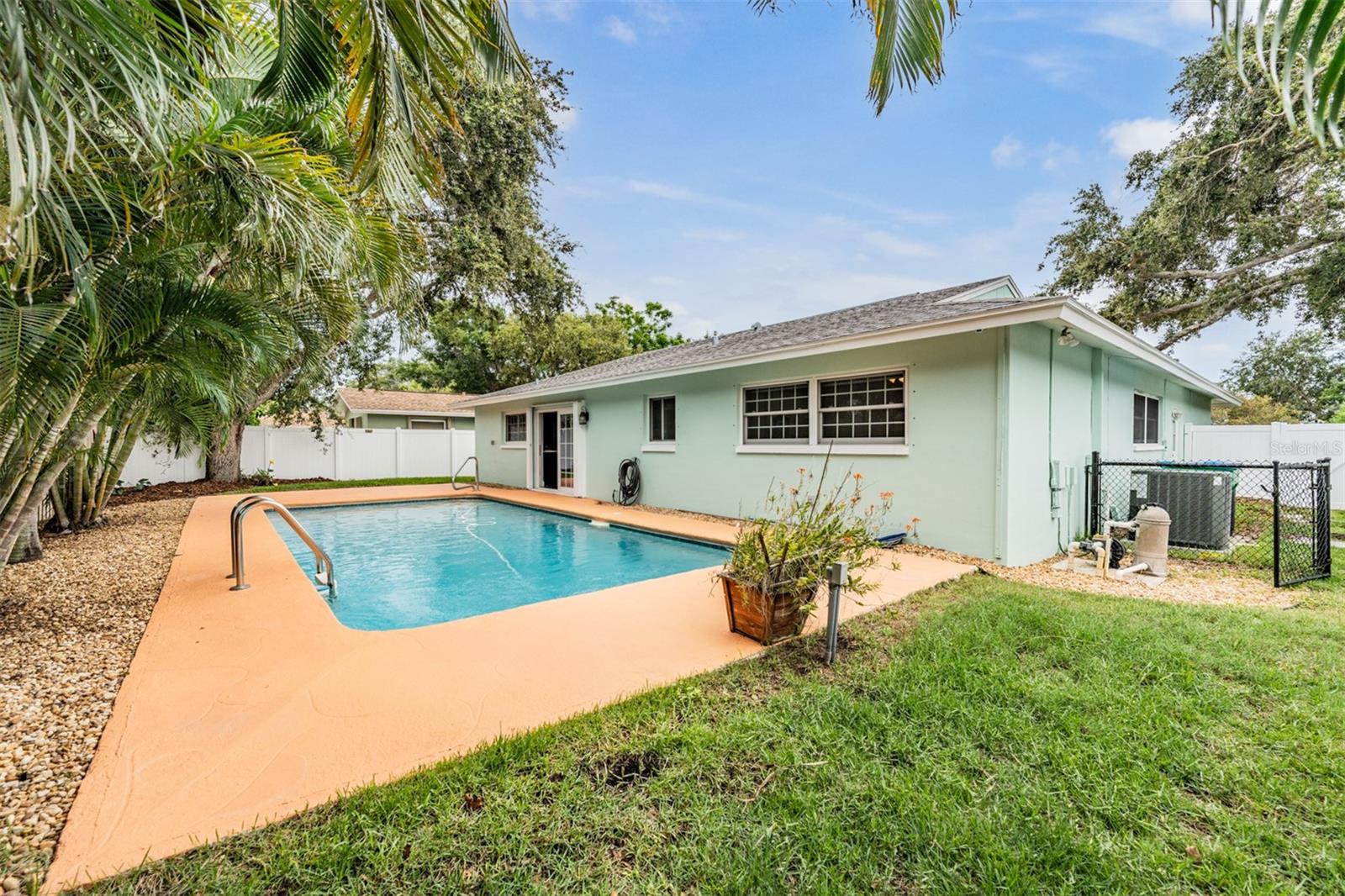 Listing photo id 20 for 13521 Del Prado Drive S