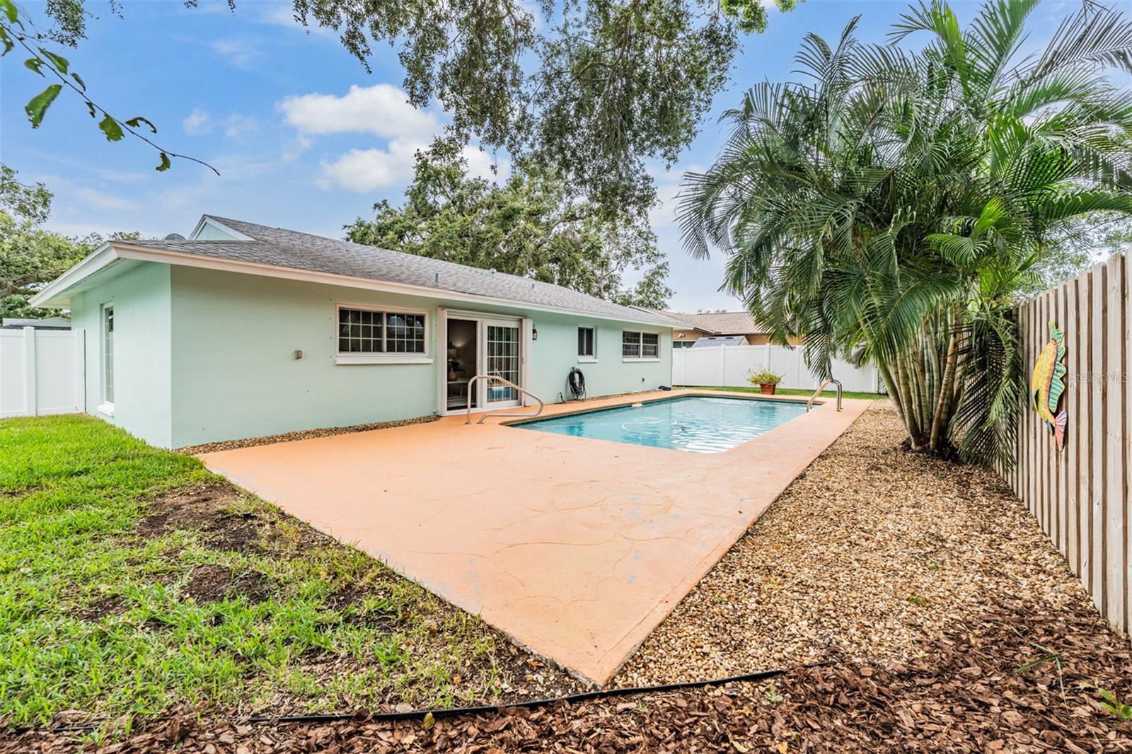 Listing photo id 22 for 13521 Del Prado Drive S