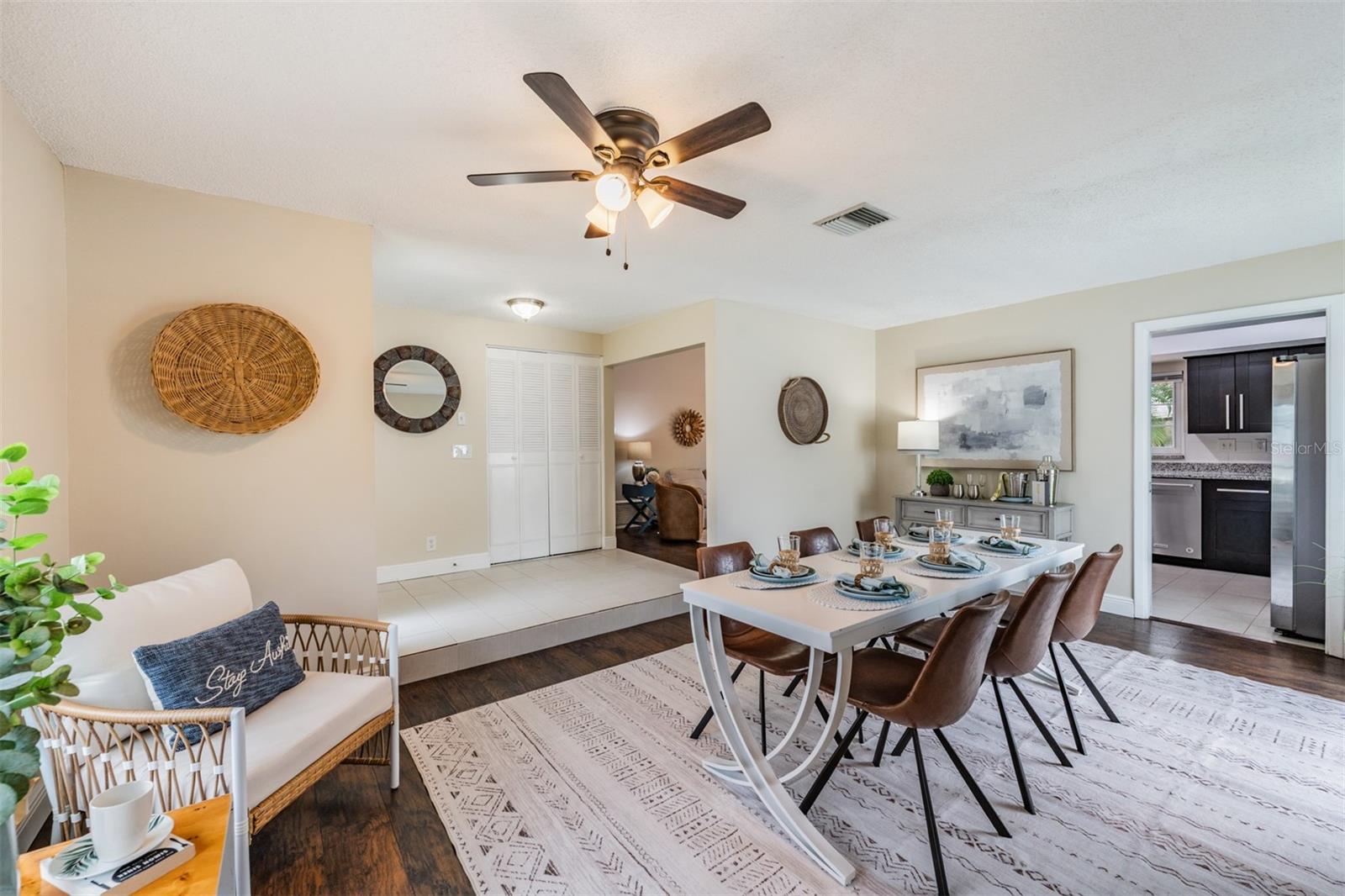 Listing photo id 4 for 13521 Del Prado Drive S